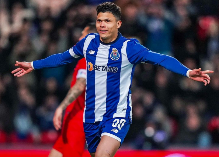 关于加时末段突围战来临，阿斯顿维拉围绕葡超主帅复盘，管理层满意，临场指挥获称赞的信息